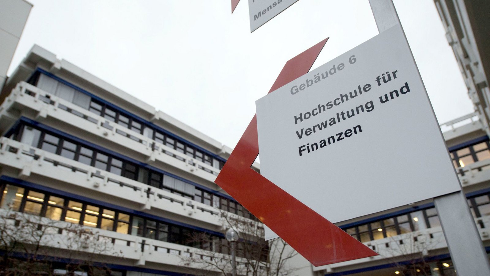 Die Zulagenaffäre war hier seit Jahren Thema: die Beamtenhochschule in LudwigsburgFoto: dpa