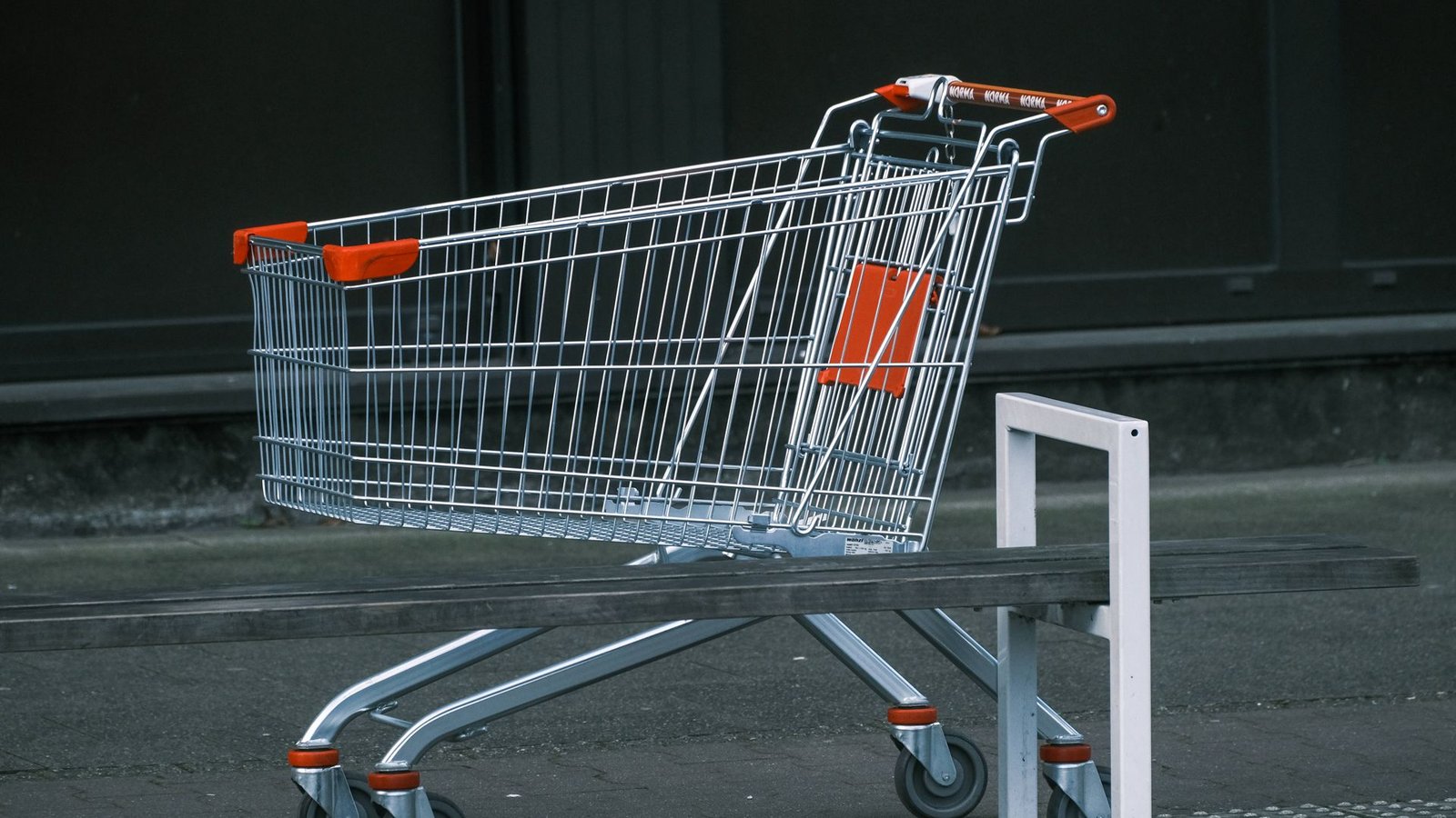 Wer keine Jobangebote annimmt, soll für zwei Monate auf das Bürgergeld verzichten – auch auf Geld für Lebensmittel.Foto: imago//Michael Gstettenbauer Wer keine Jobangebote annimmt, soll für zwei Monate auf das Bürgergeld verzichten – auch auf Geld für Lebensmittel.Foto: imago//Michael Gstettenbauer
