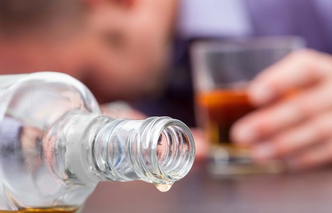 Bundesweit liegt der Anteil der Menschen, die sich 2023 wegen Alkoholsucht behandeln ließen bei 1,7 Prozent. (Symbolbild)<span class='image-autor'>Foto: Photographee.eu – stock.adobe.com</span>