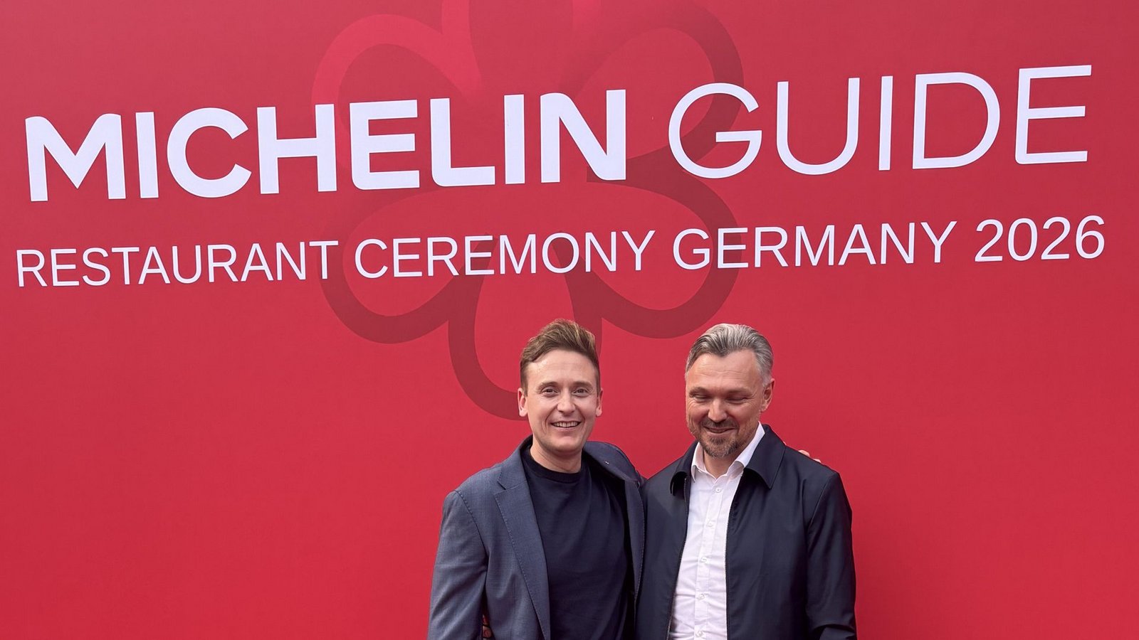 Fabian Obergfell von der Mühle am Schluchsee (links), neuer Zwei-Sterner, und Peter-Hagen Wiest (Eatrenalin und Ammolite Europa Park), das Eatrenalin hat jetzt auch einen Stern.Foto: Anja Wasserbäch Fabian Obergfell von der Mühle am Schluchsee (links), neuer Zwei-Sterner, und Peter-Hagen Wiest (Eatrenalin und Ammolite Europa Park), das Eatrenalin hat jetzt auch einen Stern.Foto: Anja Wasserbäch