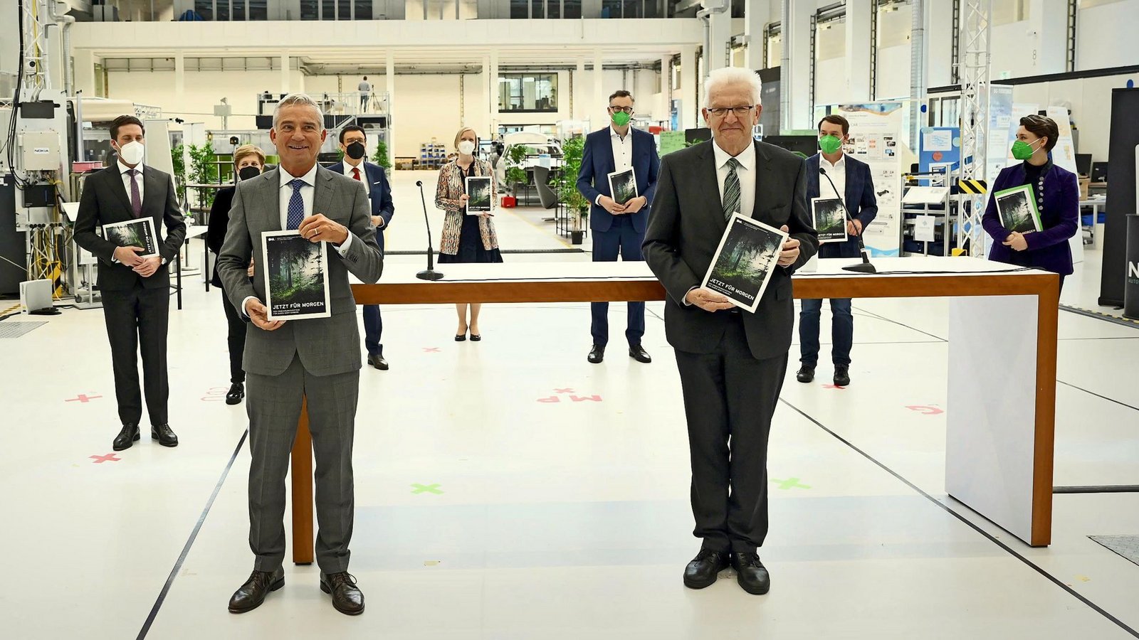 Damals herrschte noch Einigkeit: 2021 präsentierte die Landesregierung ihren Koalitionsvertrag. Oberstes Ziel: Klimaschutz.Foto: dpa Damals herrschte noch Einigkeit: 2021 präsentierte die Landesregierung ihren Koalitionsvertrag. Oberstes Ziel: Klimaschutz.Foto: dpa