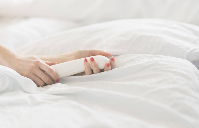 Beim Solosex können Frauen und Männer viel über ihre Vorlieben lernen, sagt Sexualtherapeutin Julia Henchen.<span class='image-autor'>Foto: imago/Westend61</span>