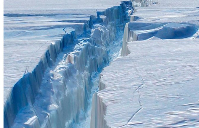 Der Pine-Island-Gletscher ist ein wichtiger Eisstrom in der westlichen Antarktis. Die Eismassen des Gletschersystems machen rund zehn Prozent des Westantarktischen Eisschilds aus.<span class='image-autor'>Foto: Nasa/dpa</span>
