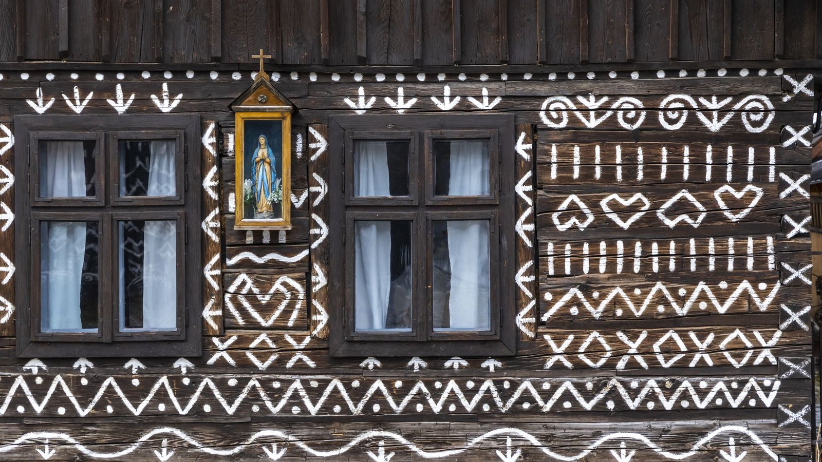 Unesco-Kulturerbe und Stolz der Slowakei: Eines der bemalten Häuser in Čičmany.Foto: imago/Pond5 Images