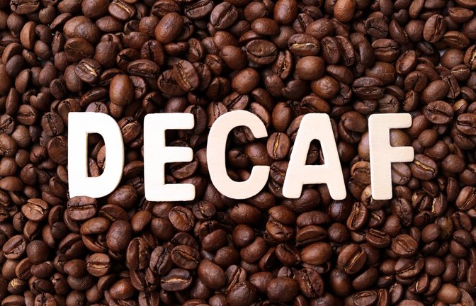 Es gibt verschiedene Verfahren, um das Koffein aus den Bohnen zu entfernen.<span class='image-autor'>Foto: Charlie Waradee / shutterstock.com</span>