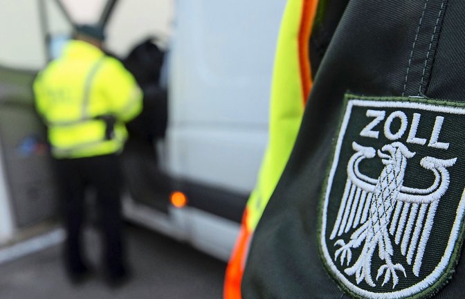 Der Zoll hat Paketzentren im Südwesten kontrolliert. (Symbolbild)<span class='image-autor'>Foto: dpa/Daniel Maurer</span>