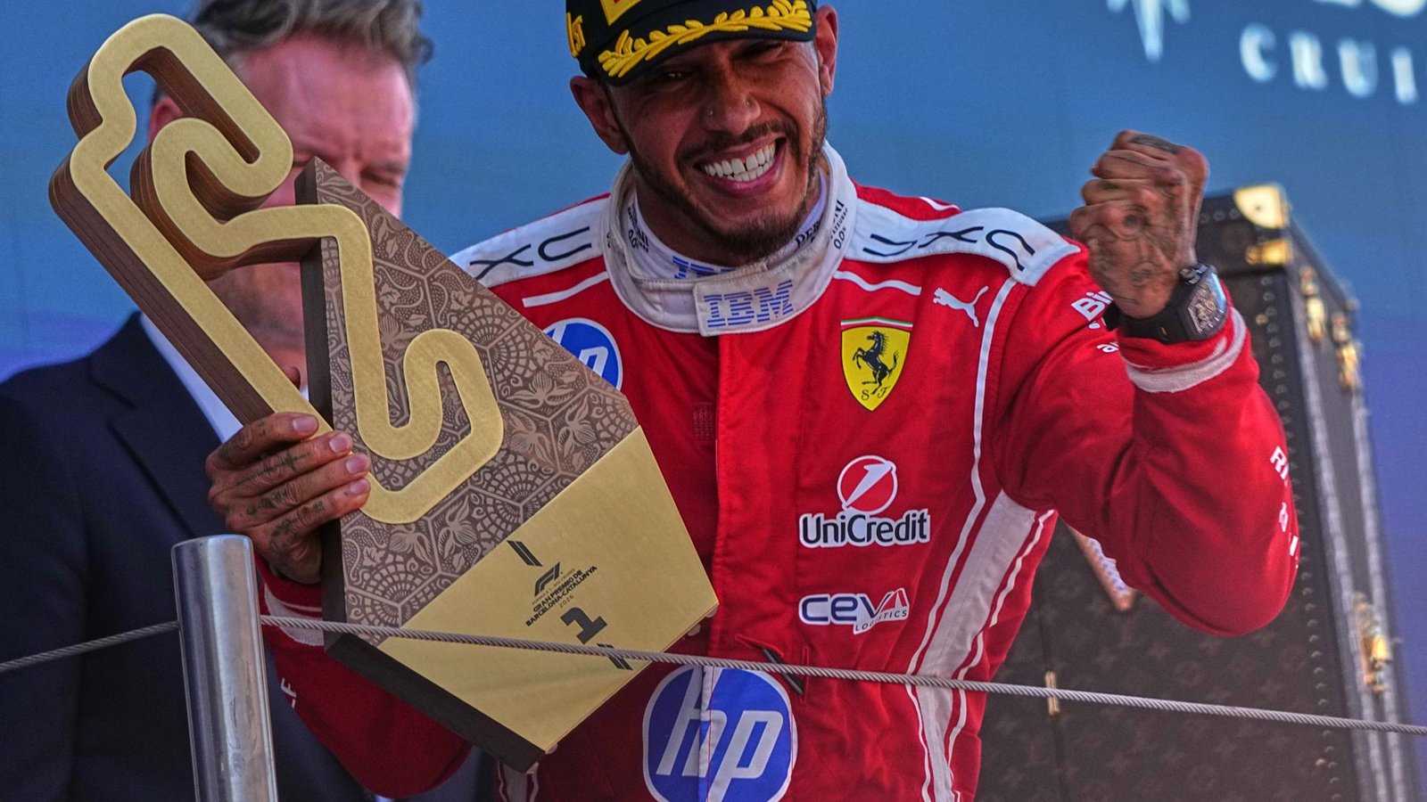 Die Erlösung: Lewis Hamilton gewann in Barcelona erstmals für die Italiener. (Archivbild)Foto: Fatima Shbair/AP/dpa Die Erlösung: Lewis Hamilton gewann in Barcelona erstmals für die Italiener. (Archivbild)Foto: Fatima Shbair/AP/dpa