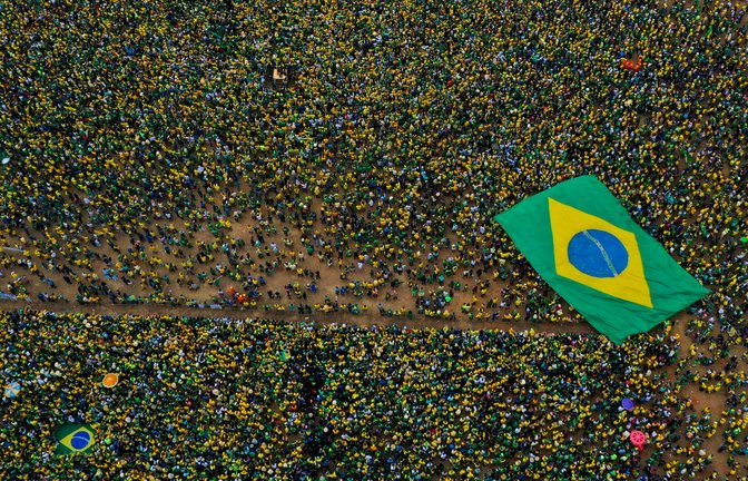 Anlässlich des zweihunderten Jubiläums der Unabhängigkeit Brasiliens von Portugal nehmen zahlreiche Menschen an Feierlichkeiten in Brasília teil.<span class='image-autor'>Foto: Tv Brasil/Agencia Brazil/dpa</span>
