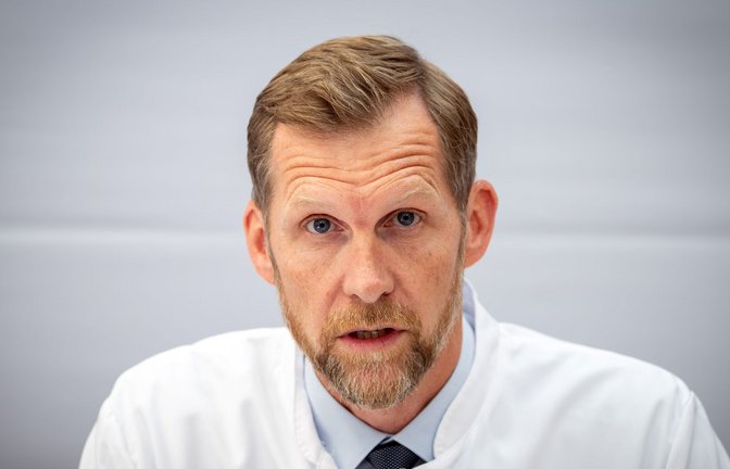 Die Charité wäre bereit, weitere Ebola-Patienten zu behandeln, sagt Sander.<span class='image-autor'>Foto: Soeren Stache/dpa</span>
