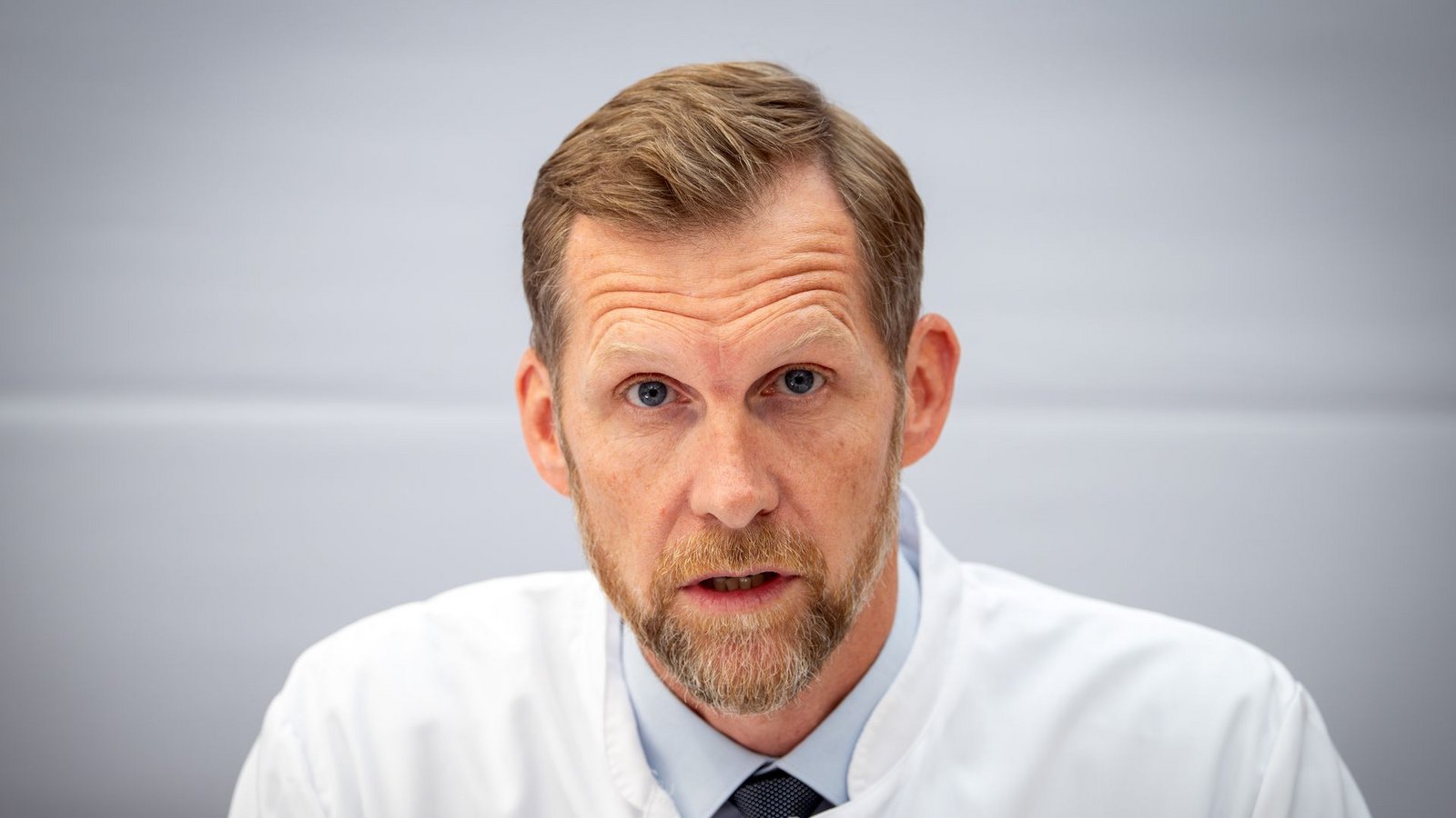 Die Charité wäre bereit, weitere Ebola-Patienten zu behandeln, sagt Sander.Foto: Soeren Stache/dpa Die Charité wäre bereit, weitere Ebola-Patienten zu behandeln, sagt Sander.Foto: Soeren Stache/dpa