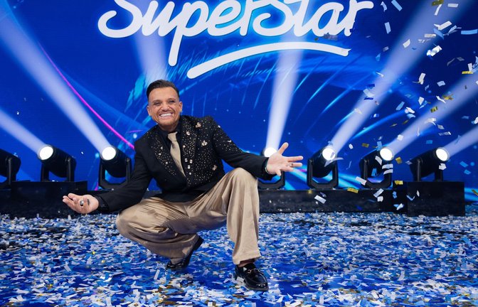 Endlich geschafft: Menowin Fröhlich holt sich nach 16 Jahren die "DSDS"-Krone.<span class='image-autor'>Foto: Rolf Vennenbernd/dpa</span>
