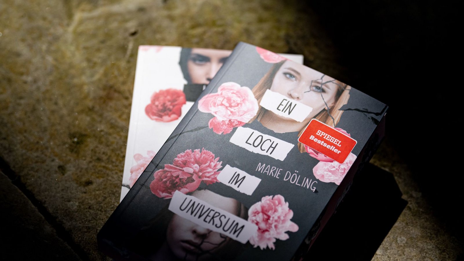 Um düstere Themen geht es in Dölings jungen Romanen.Foto: Fabian Sommer/dpa