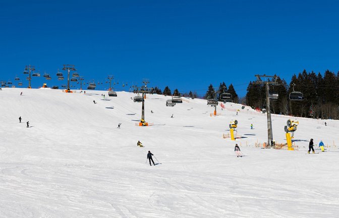 So viel Schnee gab es in diesem Jahr leider nur selten am Feldberg.<span class='image-autor'>Foto: dpa/Philipp von Ditfurth</span>