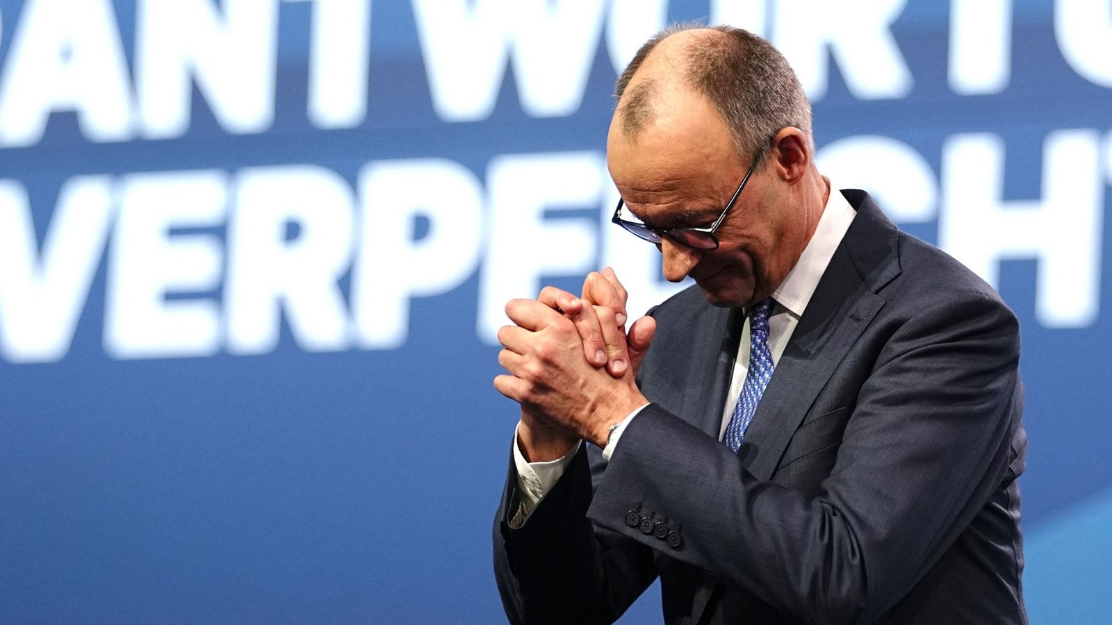 Friedrich Merz nach seiner Rede beim 38. CDU-Bundesparteitag in Stuttgart.Foto: Kay Nietfeld/dpa Friedrich Merz nach seiner Rede beim 38. CDU-Bundesparteitag in Stuttgart.Foto: Kay Nietfeld/dpa