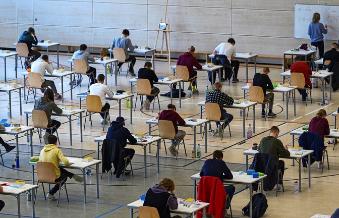 Mit Biologie startet der Prüfungsmarathon beim diesjährigen Abitur in Baden-Württemberg.<span class='image-autor'>Foto: dpa/Robert Michael</span>