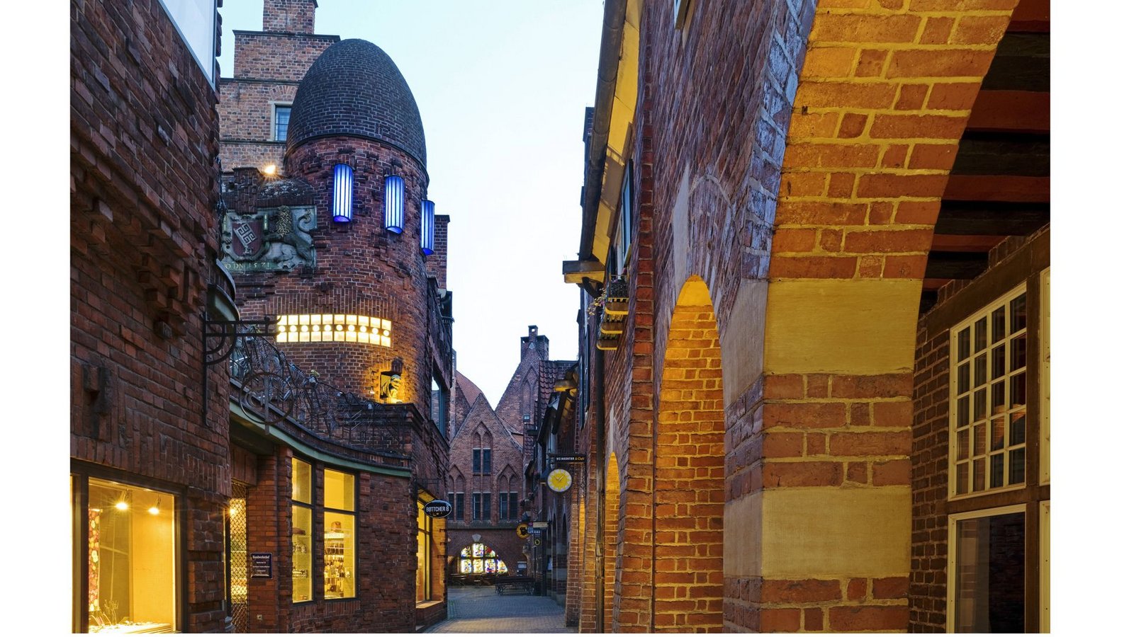 Wer Worpswede besucht, fährt meist auch nach Bremen in die Böttcherstraße, die Gebäude  mit dem Paula-Becker-Modersohn-Haus wurden von Bernhard Hoetger entworfen. Am . . .Foto: IMAGO/Zoonar/IMAGO/Zoonar.com/Stefan Ziese