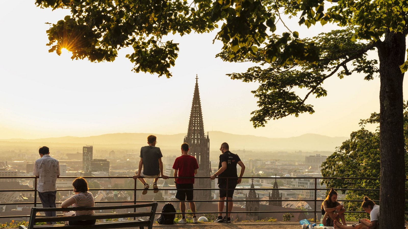 Der Schlossberg bietet einen tollen Blick über Freiburg.Foto: imago images/robertharding/ via www.imago-images.de Der Schlossberg bietet einen tollen Blick über Freiburg.Foto: imago images/robertharding/ via www.imago-images.de