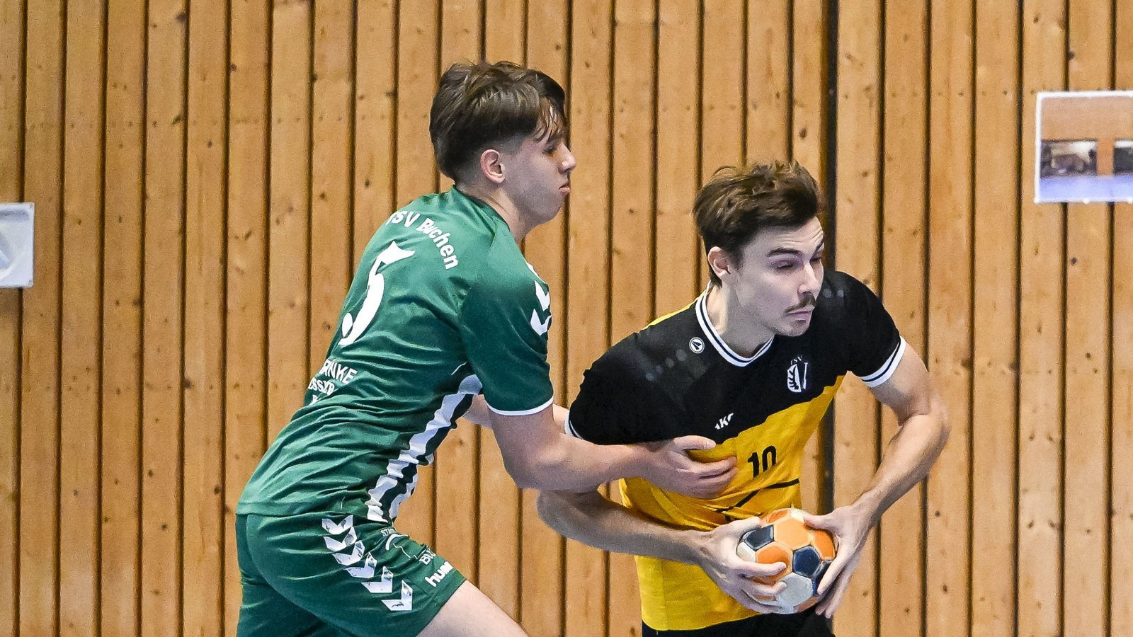 Drei Tore steuerte Lukas Stefani (rechts) zum klaren Heimerfolg des TSV Oberriexingen gegen die HA Neckarelz II bei. Archivfoto: Leitner
