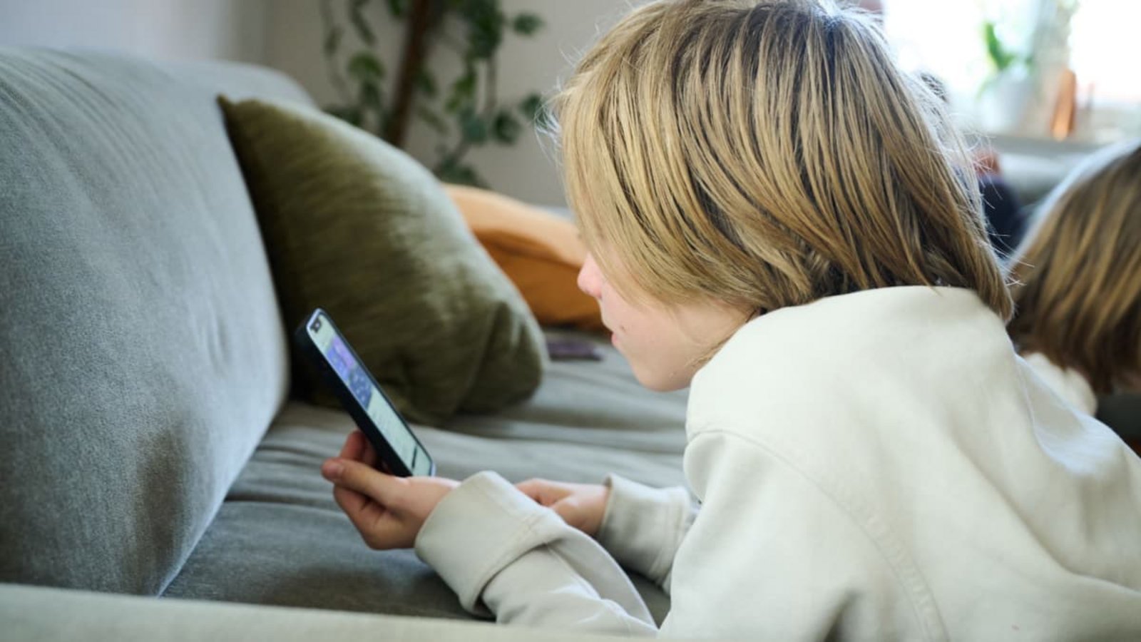 Ursula von der Leyen hat sich für ein Social Media-Verbot für Kinder unter 13 Jahren ausgesprochen.Annette Riedl/dpa