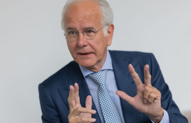 Harald Schmidt erzählt Richard Wagners „Ring des Nibelungen“&nbsp; am 25. Oktober im Ulmer Stadthaus in zweieinhalb Stunden: „Ring 2.0“.<span class='image-autor'>Rolf Vennenbernd/dpa</span>