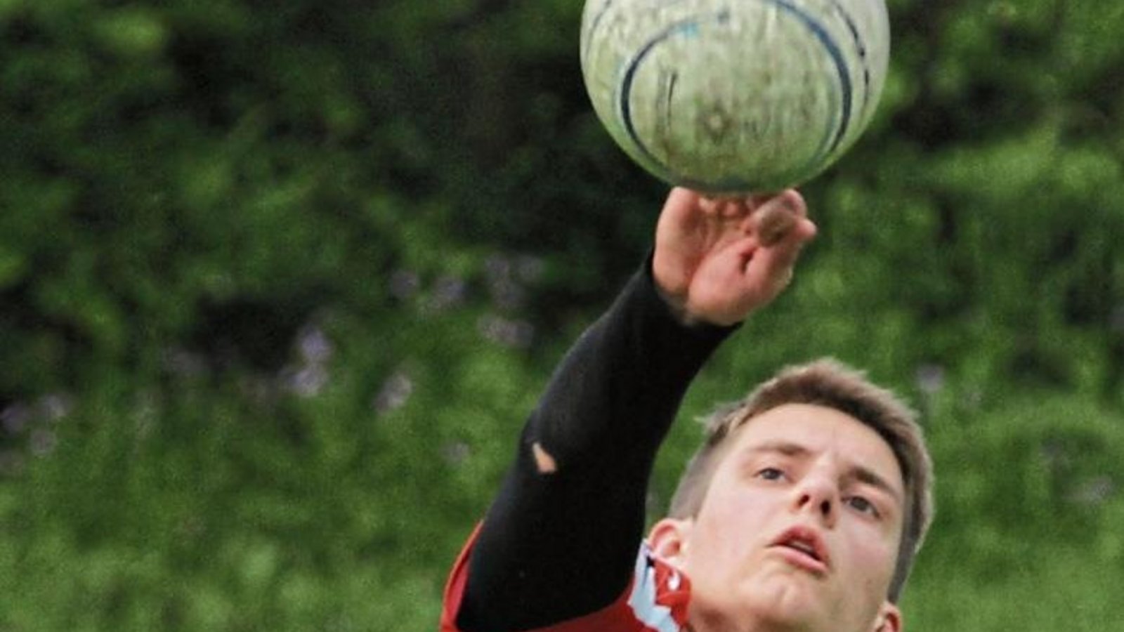 Jakob Kilpper muss an seinen Angreiferqualitäten arbeiten. Mit seiner Abwehrleistung ist Kolja Meyer, der neue Trainer der TVV-Bundesligafaustballer, aber schon fast zufrieden. Foto: Nachreiner Jakob Kilpper muss an seinen Angreiferqualitäten arbeiten. Mit seiner Abwehrleistung ist Kolja Meyer, der neue Trainer der TVV-Bundesligafaustballer, aber schon fast zufrieden. Foto: Nachreiner
