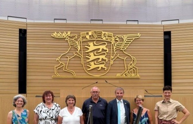 Der Ortschaftsrat Riet besucht Konrad Epple im Landtag Baden-Württemberg. Foto: p