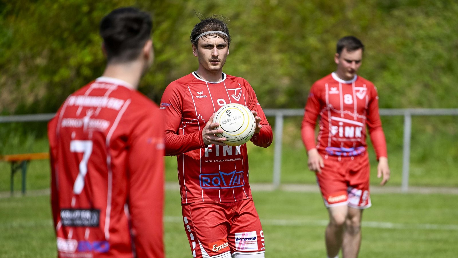Für Jaro Jungclaussen (Mitte) und den TV Vaihingen geht es am Samstag in der 1. Faustball-Bundesliga Süd um viel. Foto: Leitner Für Jaro Jungclaussen (Mitte) und den TV Vaihingen geht es am Samstag in der 1. Faustball-Bundesliga Süd um viel. Foto: Leitner