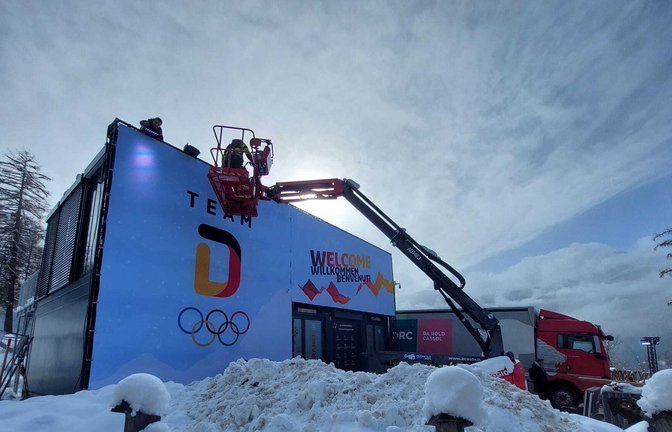 Hier werden die Fans des deutschen Teams empfangen – noch aber wird an der Fan-Zone am Deutschen Haus in Cortina gearbeitet.<span class='image-autor'>Foto: StZN</span>