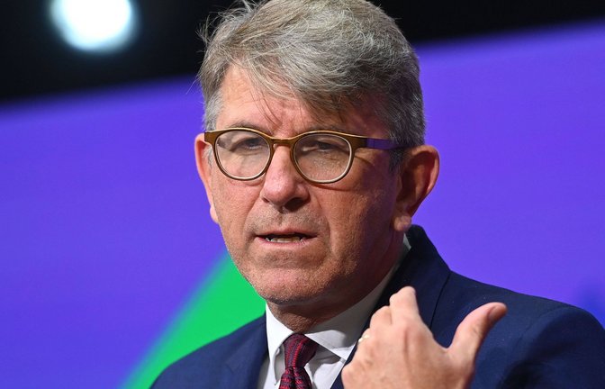 Kulturstaatsminister Wolfram Weimer (parteilos) darf die Betreiber des Buchladens „Zur schwankenden Weltkugel“ nicht als „politische Extremisten“ bezeichnen (Archivfoto).<span class='image-autor'>Foto: IMAGO/Sven Simon/IMAGO/Frank Hoermann/SVEN SIMON</span>