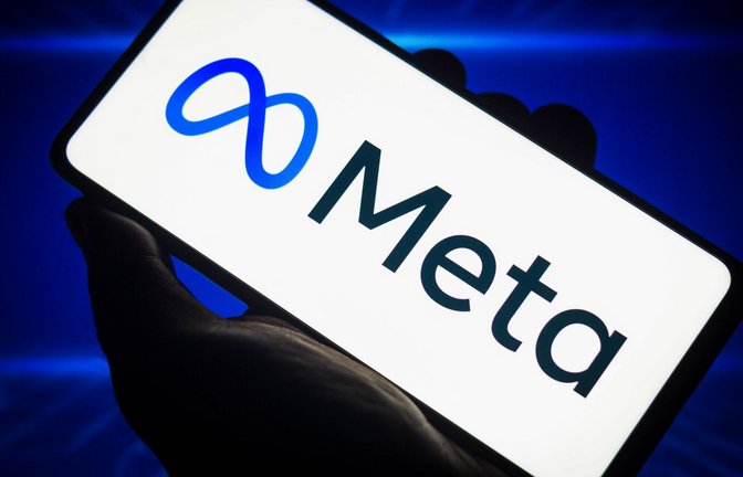 Ein Meta-Logo ist auf einem Smartphone zu sehen.<span class='image-autor'>Foto: Rafael Henrique/SOPA Images via ZUMA Press Wire/dpa</span>
