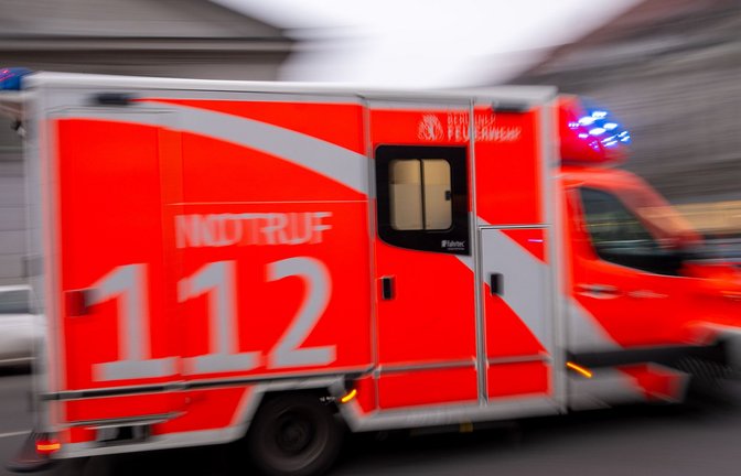 Mehrere Menschen wurden bei dem Unfall verletzt. (Symbolbild)<span class='image-autor'>Foto: dpa/Monika Skolimowska</span>