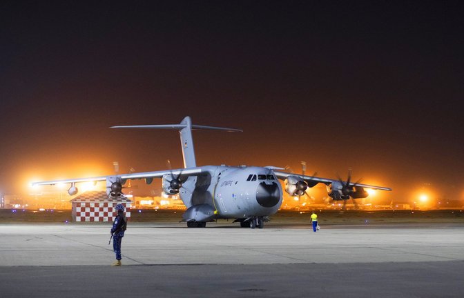 Die Bundeswehr hat vor vier Jahren Deutsche und einen Teil der Ortskräfte evakuiert. Viele Afghanen warten aber noch.<span class='image-autor'>Foto: dpa</span>