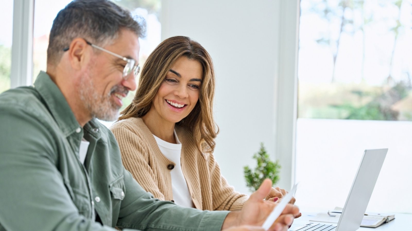 Viele Menschen zählen sich selbst zur Mittelschicht. Doch wer gehört tatsächlich dazu?Foto: insta_photos/ Shutterstock
