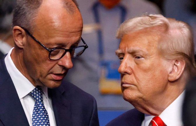 Bundeskanzler Friedrich Merz (li.) im Gespräch mit dem amerikanischen Präsidenten Donald Trump<span class='image-autor'>Foto: AFP</span>