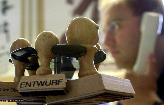 Geringere Arbeitszeiten für Beamte in dieser Zeit? Dieser Plan ist den Grünen momentan zu heiß.<span class='image-autor'>Foto: dpa/dpaweb</span>