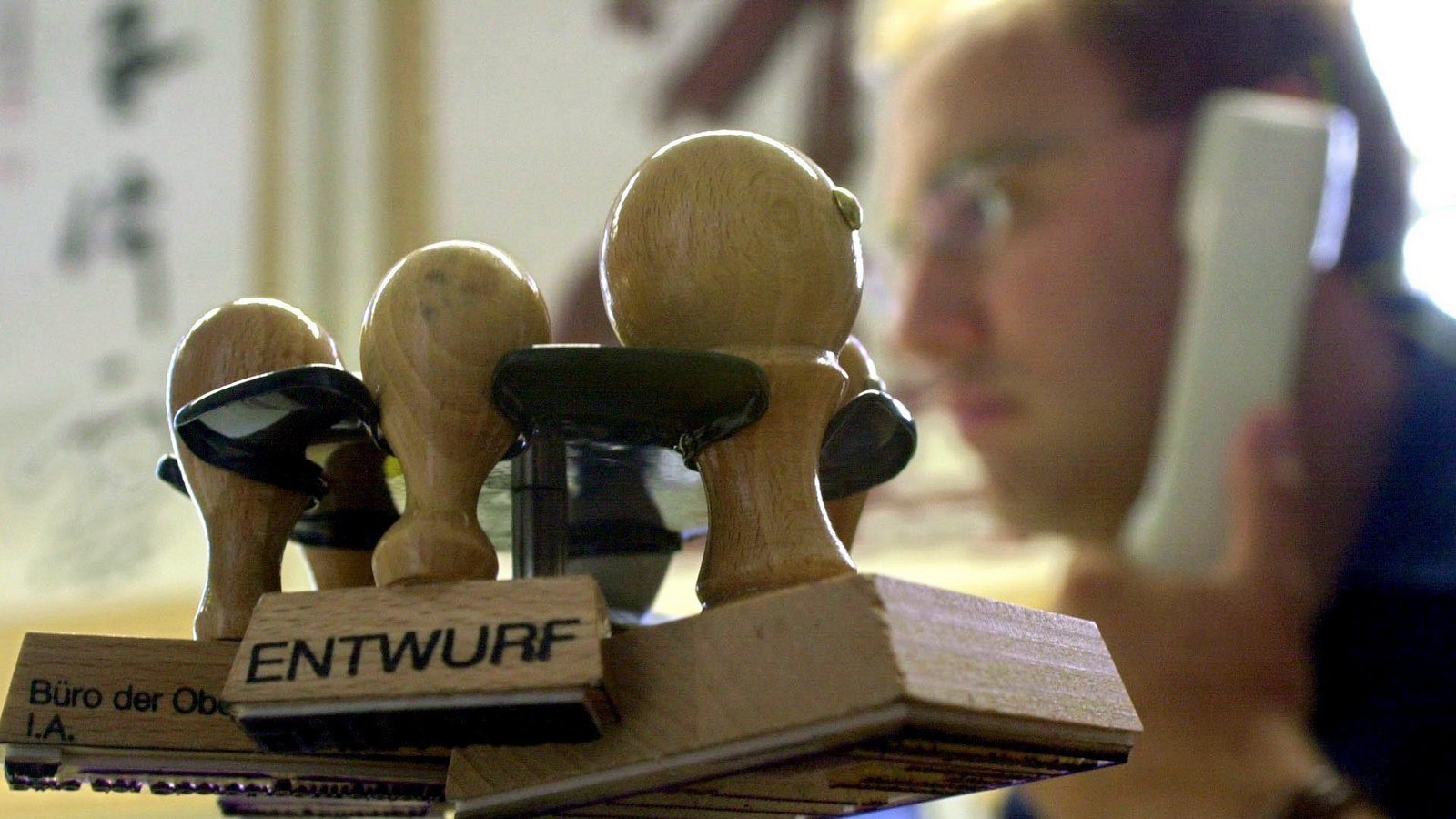 Geringere Arbeitszeiten für Beamte in dieser Zeit? Dieser Plan ist den Grünen momentan zu heiß.Foto: dpa/dpaweb Geringere Arbeitszeiten für Beamte in dieser Zeit? Dieser Plan ist den Grünen momentan zu heiß.Foto: dpa/dpaweb