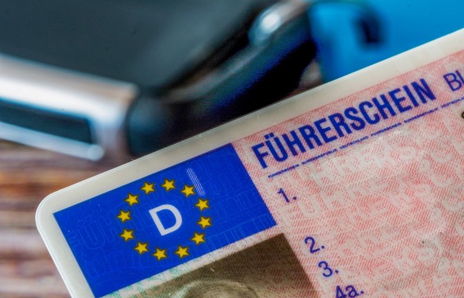Heute endet eine wichtige Frist für den Führerschein-Umtausch. Welche Scheckkarten-Führerscheine betroffen sind und was Sie beim Umtausch beachten müssen.<span class='image-autor'>Foto: TN Creative Visuals / Shutterstock.com</span>