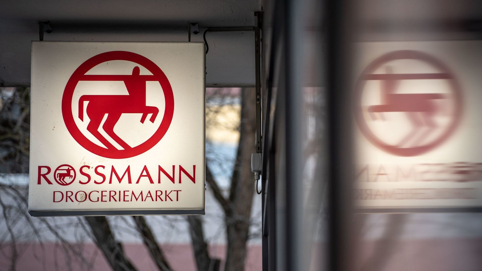 Die Drogeriemarktkette Rossmann will sein Filialnetz ausweiten (Symbolfoto).Foto: dpa/Frank Rumpenhorst