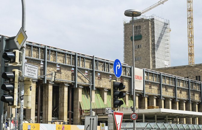 Vor allem die Fußgänger sollen auf der bislang viel befahrenen Straße deutlich mehr Platz bekommen.<span class='image-autor'>Foto: imago/Joko</span>