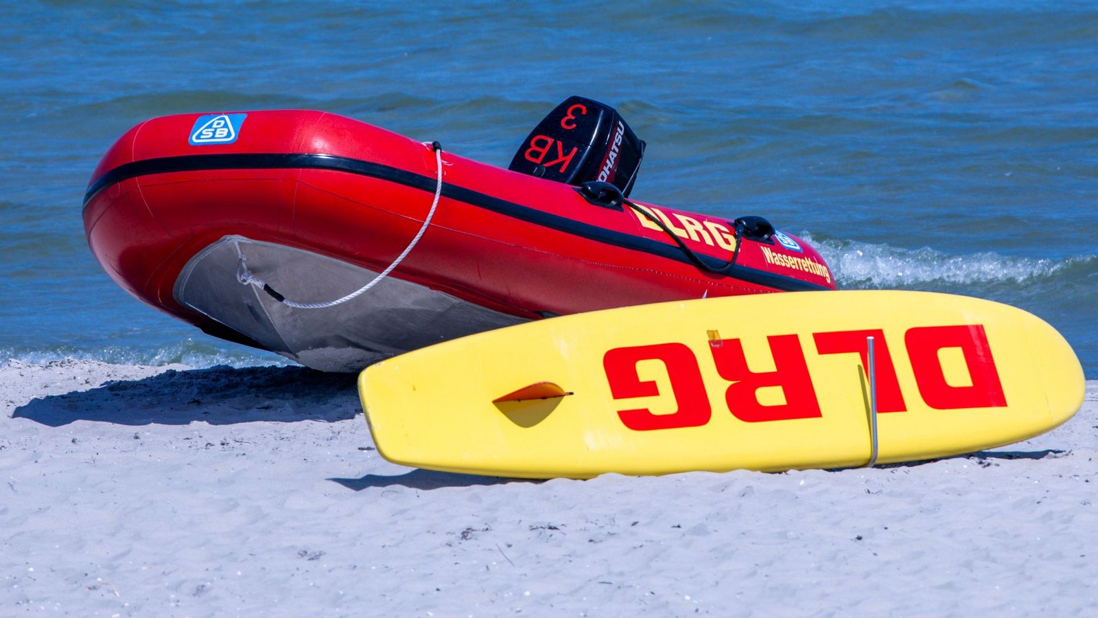 Rettungsschwimmer der DLRG haben im vergangenen Jahr wieder vielen Menschen das Leben gerettet. (Symbolbild)Foto: Jens Büttner/dpa Rettungsschwimmer der DLRG haben im vergangenen Jahr wieder vielen Menschen das Leben gerettet. (Symbolbild)Foto: Jens Büttner/dpa