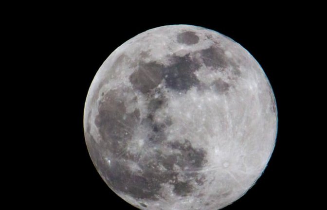 In diesem Artikel erfahren Sie, wie oft im Monat und im Jahr Vollmond ist. Alles Wichtige zur Häufigkeit im Überblick.<span class='image-autor'>Foto: Aurelien KEMPF piksl.fr / Shutterstock.com</span>