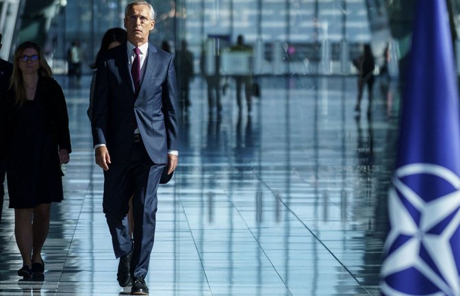 Nato-Generalsekretär Jens Stoltenberg verkündet im Nato-Hauptquartier in Brüssel die Neuordnung der Hilfe für die Ukraine.<span class='image-autor'>Foto: AFP/SIMON WOHLFAHRT</span>