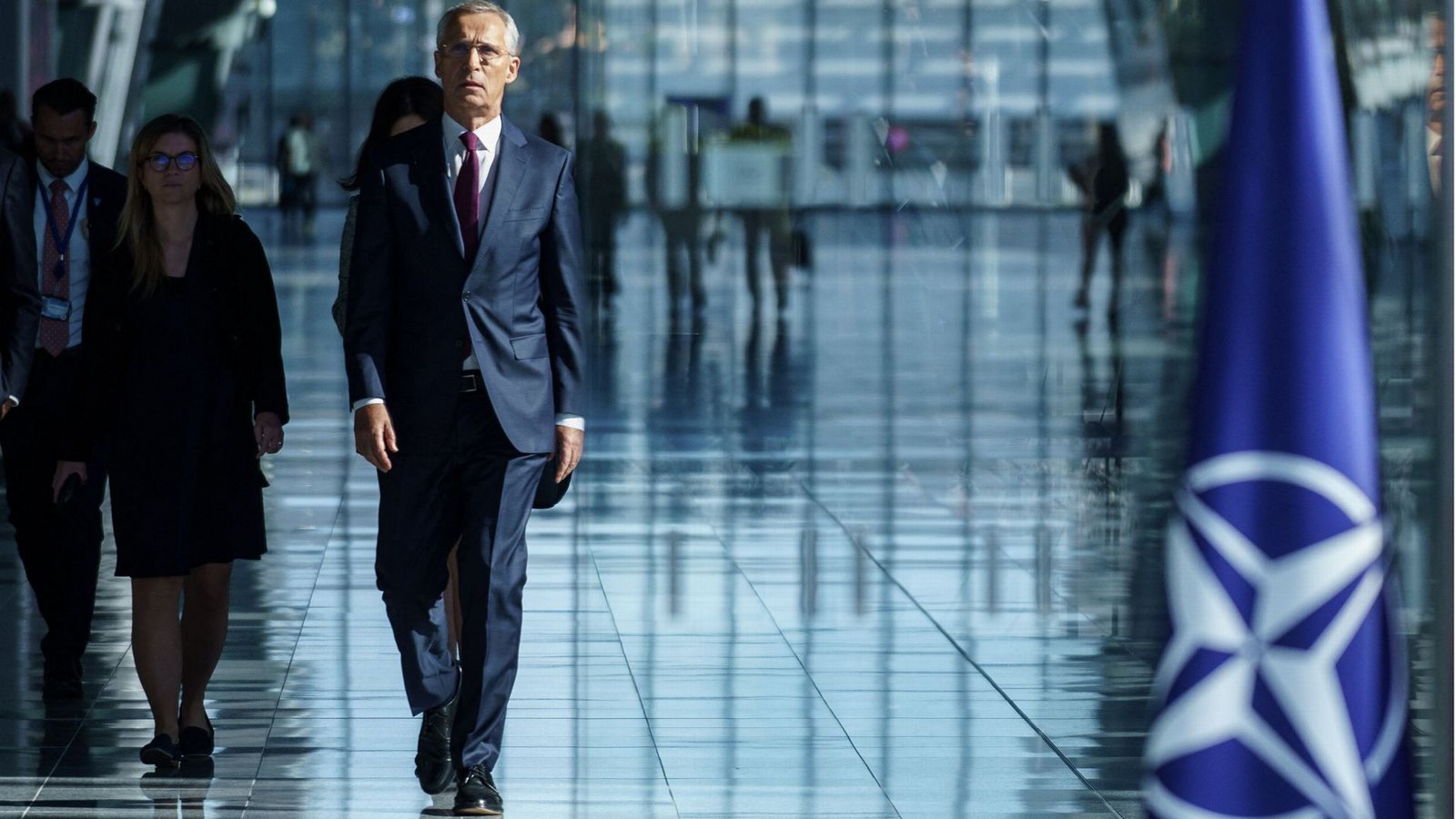 Nato-Generalsekretär Jens Stoltenberg verkündet im Nato-Hauptquartier in Brüssel die Neuordnung der Hilfe für die Ukraine.Foto: AFP/SIMON WOHLFAHRT Nato-Generalsekretär Jens Stoltenberg verkündet im Nato-Hauptquartier in Brüssel die Neuordnung der Hilfe für die Ukraine.Foto: AFP/SIMON WOHLFAHRT