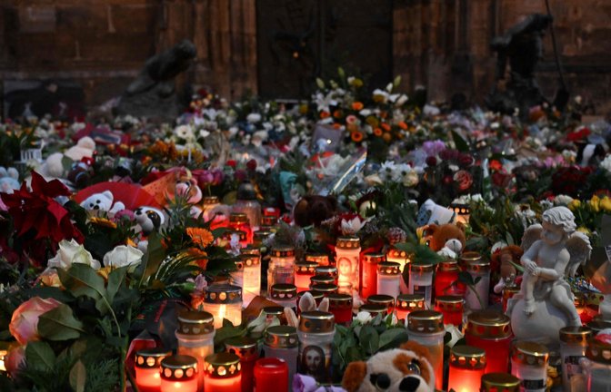 Lichtermeer der Trauer<span class='image-autor'>Foto: AFP/RALF HIRSCHBERGER</span>