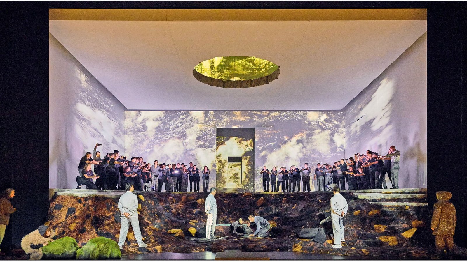 Die Stuttgarter „Turandot“-BühneFoto: Staatsoper Stuttgart/Martin Sigmund