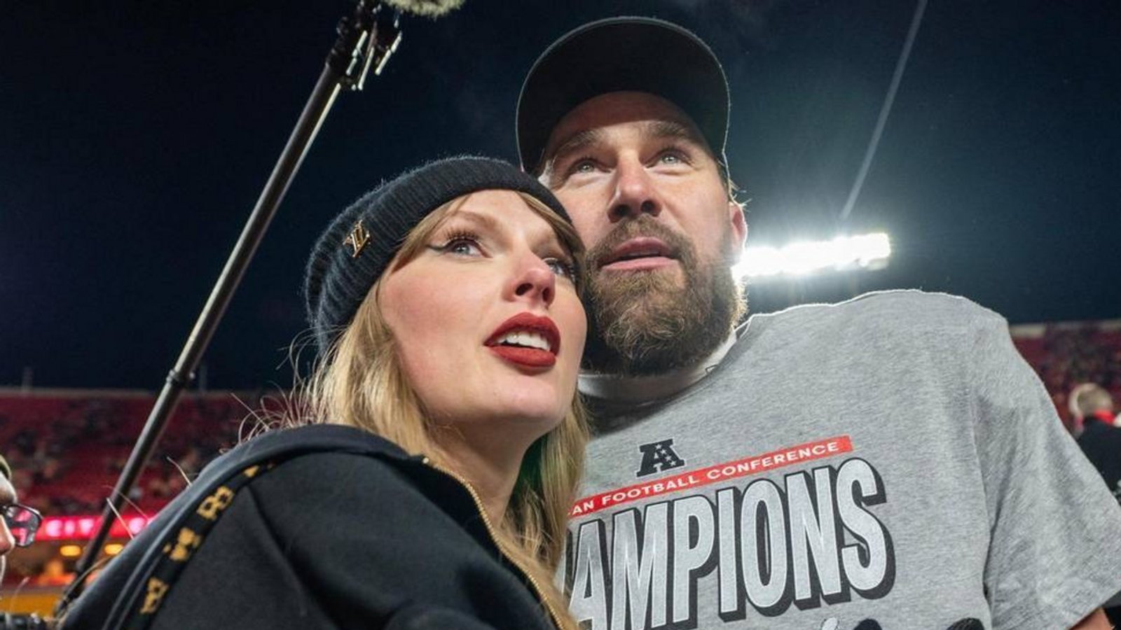 Taylor Swift gibt ihr Debüt im Podcasts ihres Partners Travis Kelce.Foto: Imago images/ZUMA Press Wire / Emily Curiel Taylor Swift gibt ihr Debüt im Podcasts ihres Partners Travis Kelce.Foto: Imago images/ZUMA Press Wire / Emily Curiel
