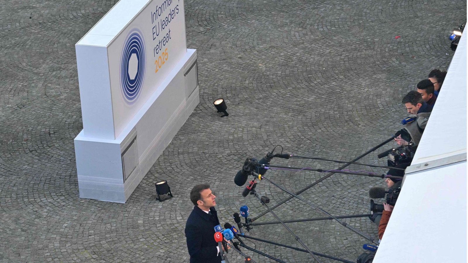 Frankreichs Staatspräsident Emmanuel Macron informiert beim EU-Gipfel in Brüssel über seine Ideen in Sachen Verteidigungsfähigkeit Europas.Foto: AFP/Nicolas Tucat Frankreichs Staatspräsident Emmanuel Macron informiert beim EU-Gipfel in Brüssel über seine Ideen in Sachen Verteidigungsfähigkeit Europas.Foto: AFP/Nicolas Tucat
