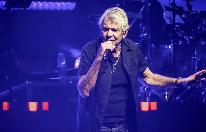„Verdammt, ich lieb dich“: Wie sein Hit von 1990 ist das Konzert von Matthias Reim betitelt. In der Porsche-Arena hat der 68-Jährige am Freitagabend mehrere Generationen von Fans begeistert.<span class='image-autor'>Lichtgut/Ferdinando Iannone</span>