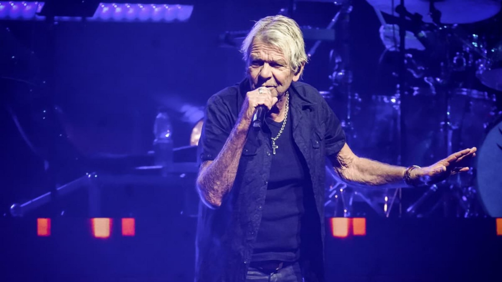 „Verdammt, ich lieb dich“: Wie sein Hit von 1990 ist das Konzert von Matthias Reim betitelt. In der Porsche-Arena hat der 68-Jährige am Freitagabend mehrere Generationen von Fans begeistert.Lichtgut/Ferdinando Iannone „Verdammt, ich lieb dich“: Wie sein Hit von 1990 ist das Konzert von Matthias Reim betitelt. In der Porsche-Arena hat der 68-Jährige am Freitagabend mehrere Generationen von Fans begeistert.Lichtgut/Ferdinando Iannone