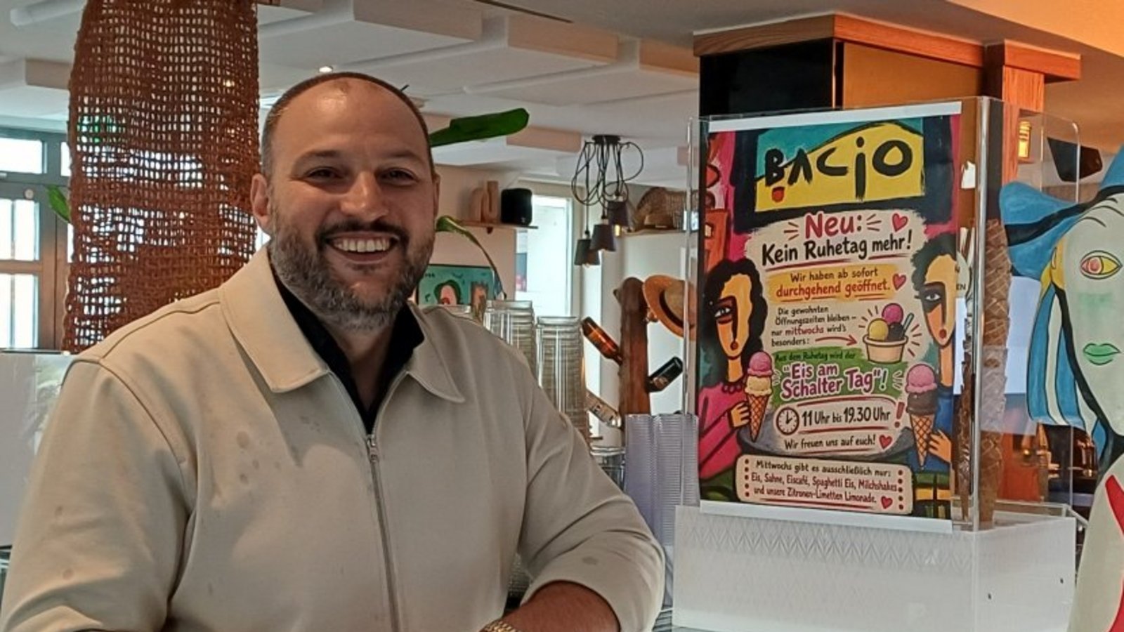 Betreiber Francesco Bianco hört zum Jahresende im Eiscafé Bacio auf.